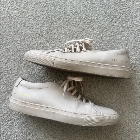 Common projects sneakers size 39